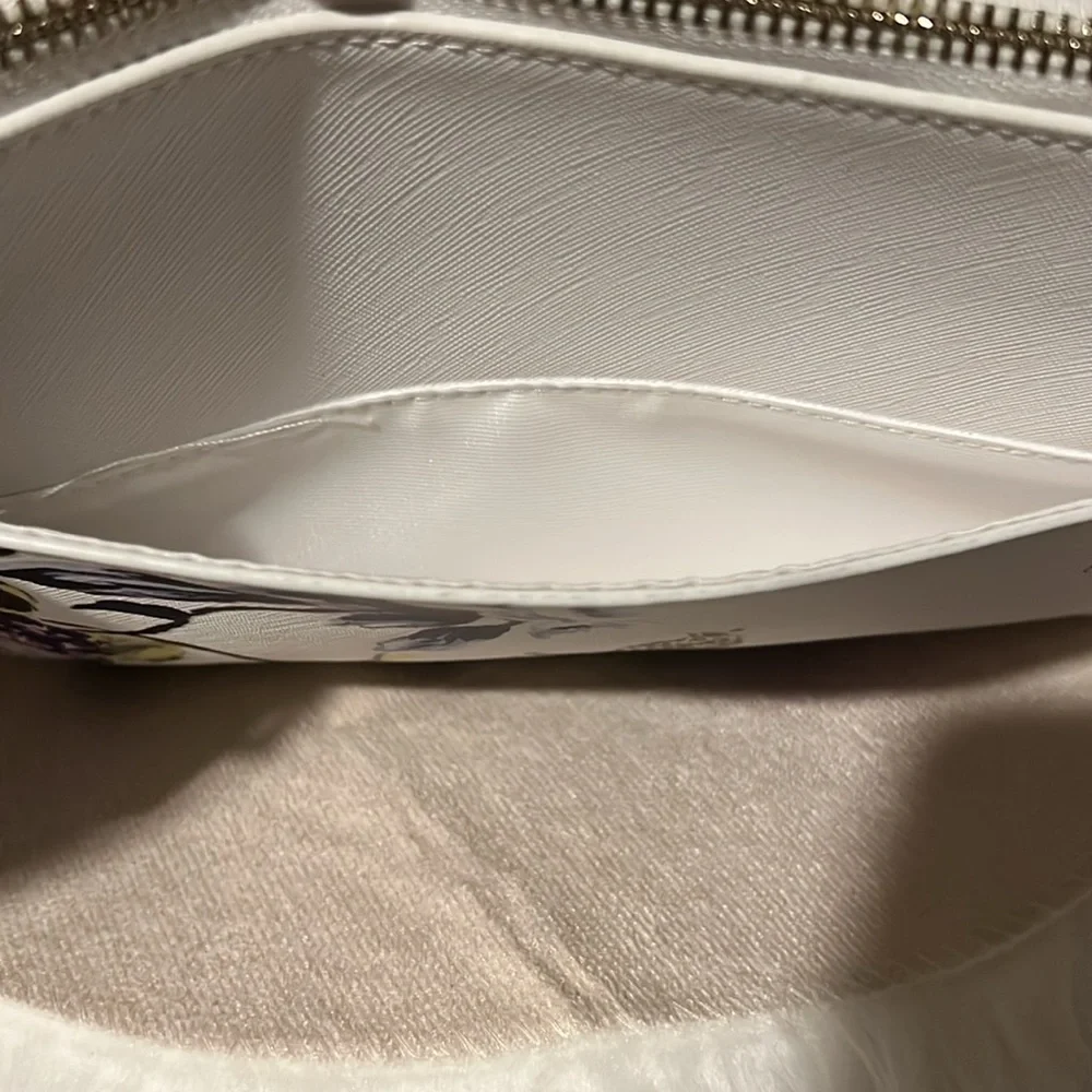 White House Black Market White Floral Studded Wristlet- No Tags but Never Used! - Picture 4 of 9